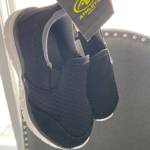 ATHLETIC Work Memory Foam kids sneaker size 7 Brand new - Picture 4 of 5